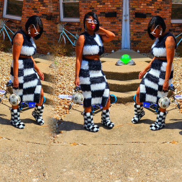 Meet your Posher, Janique 3/14 Pisces ♓️ 💕 Girl br🦄💕 Run the world 🦄🦄🦄 - Picture 6 of 17